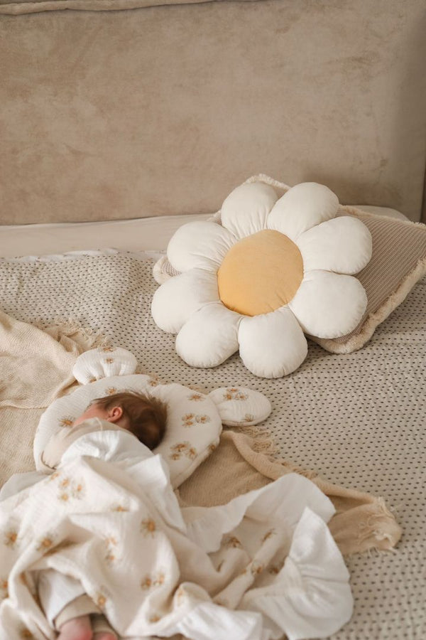 Decorative handmade cushion Daisy - 100% Cotton