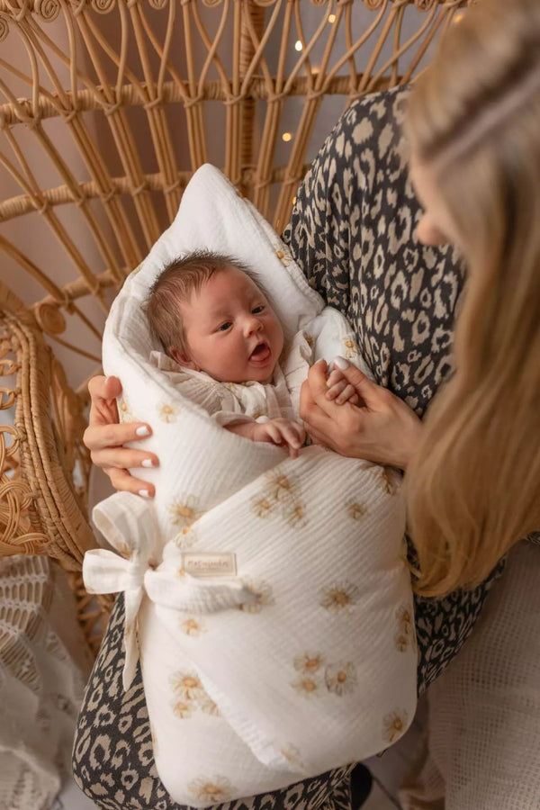 Newborn Baby Swaddle Blanket - 100% Muslin Cotton - Daisies